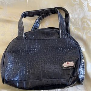 Cute (Like New) bag. Mid sized.